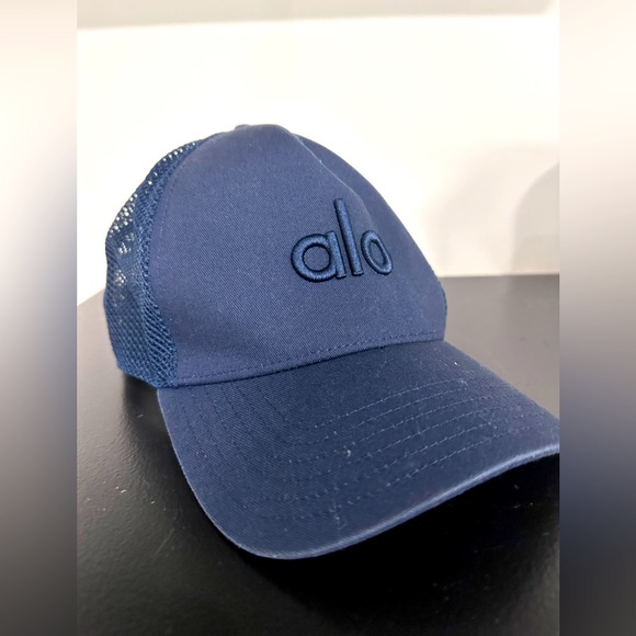 ALO YOGA DARK BLUE MESH CAP UNISEX. - Picture 1 of 4